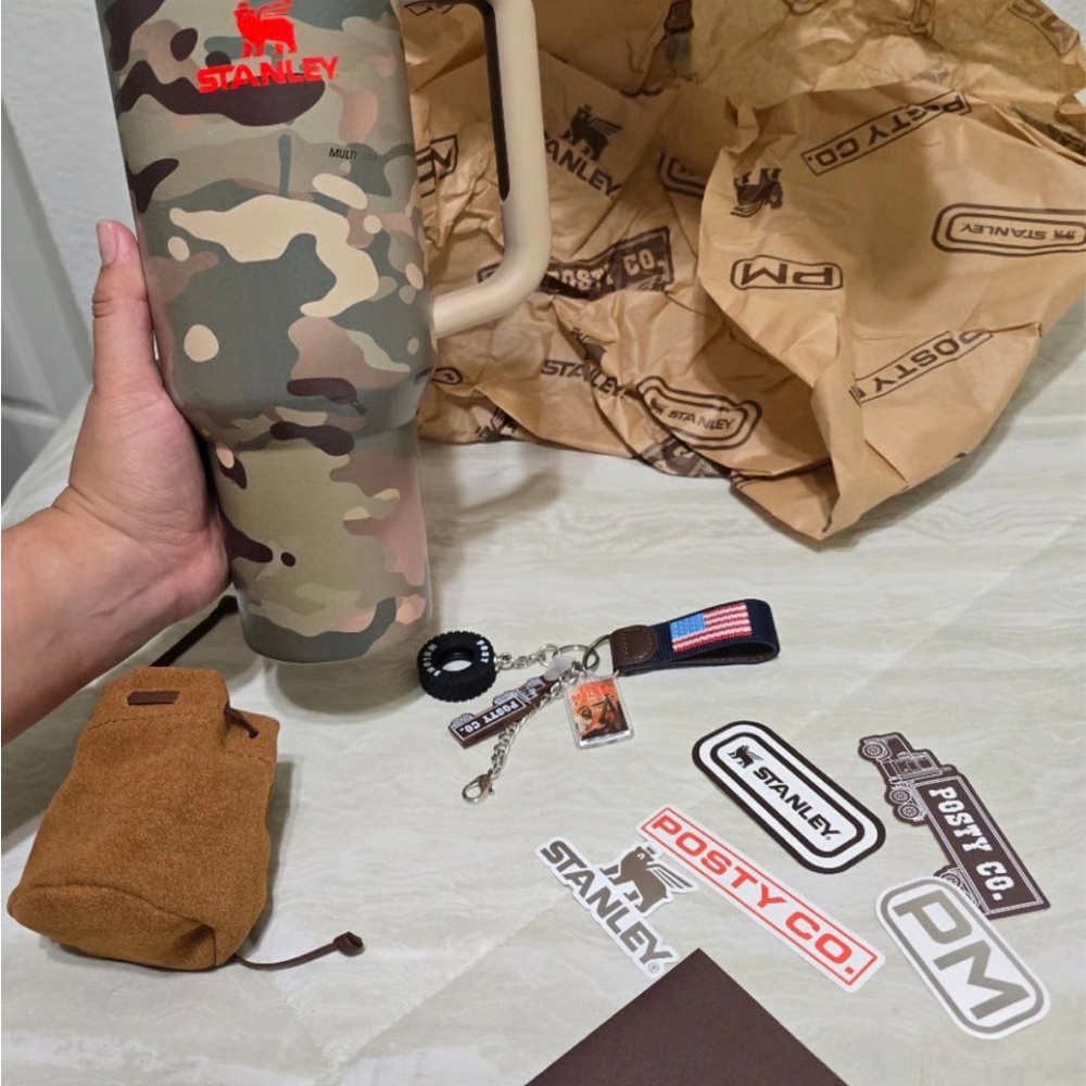 Stanley Camouflage Hydration Tumbler 40 OZ BNIB - Picture 5 of 5